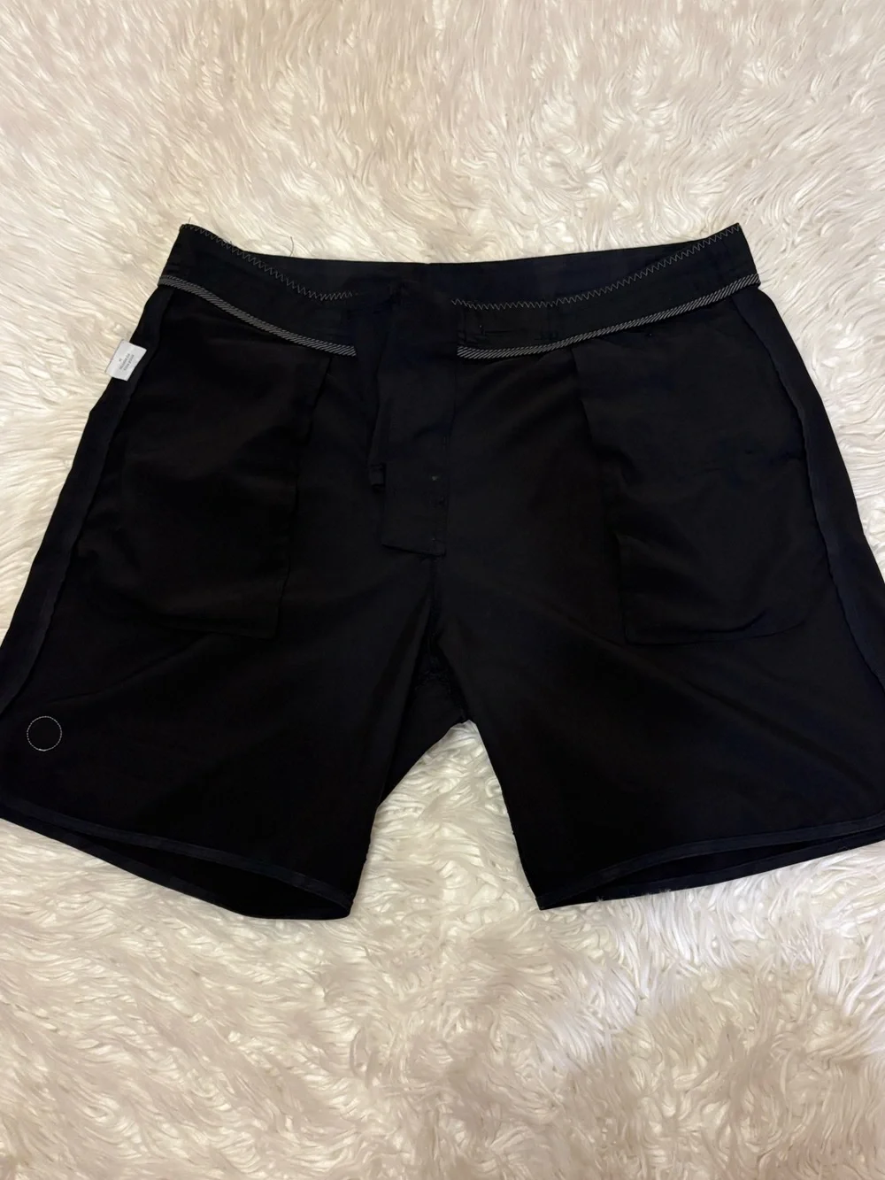 Vuori Cruise Board Shorts men’s  with Contrast Drawstring solid black size 34